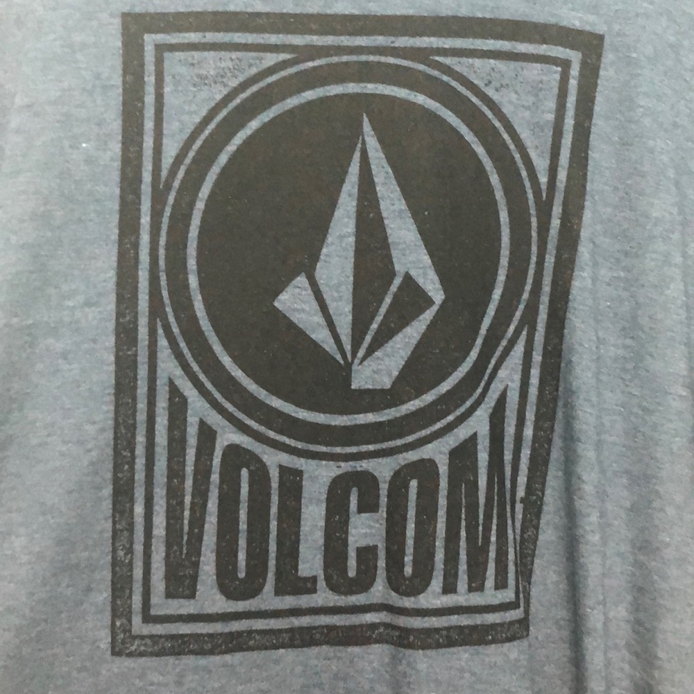NWT VOLCOM T-SHIRT